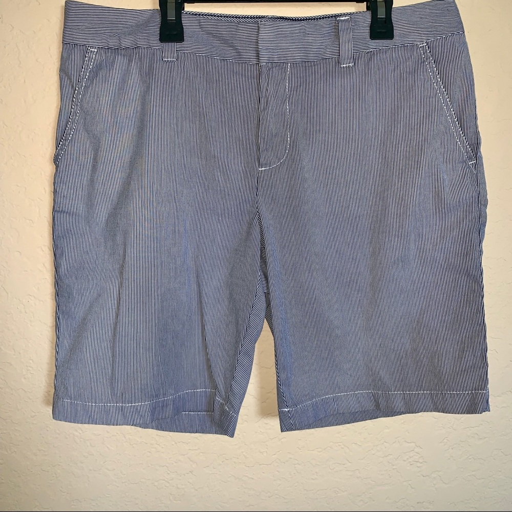 Tommy Hilfiger Navy blue stripe bermuda  size 10